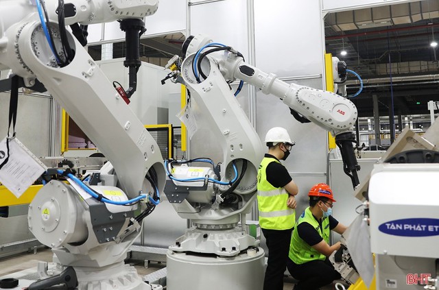 Doanh nghiệp cung cấp hơn 1.000 robot ở nhà máy VinFast Hải Phòng, giúp giảm tải 80% lao động nhà máy Pin VinES Hà Tĩnh là ai? - Ảnh 2.