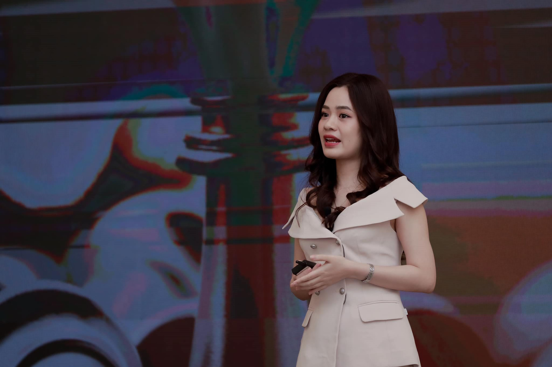Shark Tank Việt Nam mùa 6 lộ diện nữ 
