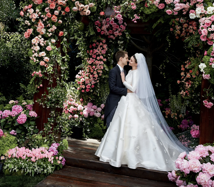 Cùng với Song Hye Kyo, nhiều người đẹp cũng diện thiết kế váy cưới của Dior  trong ngày trọng đại | Tin tức Online