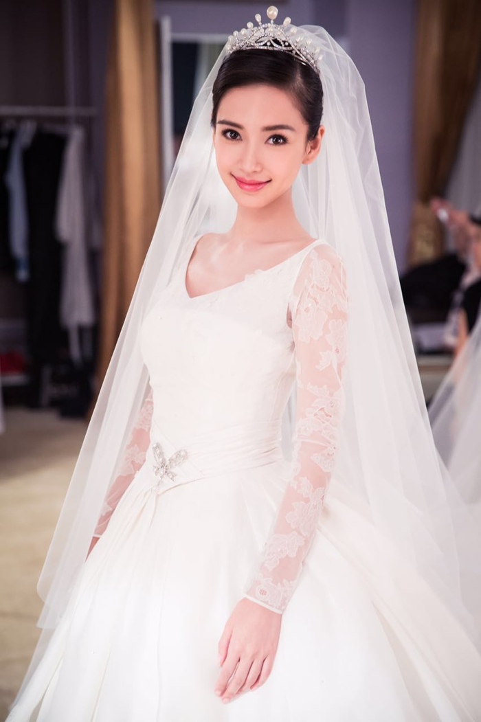 Outfit đỉnh cao của 6 cô dâu Dior: Váy của Song Hye Kyo, Angelababy liệu có đẹp nhất? - Ảnh 3.
