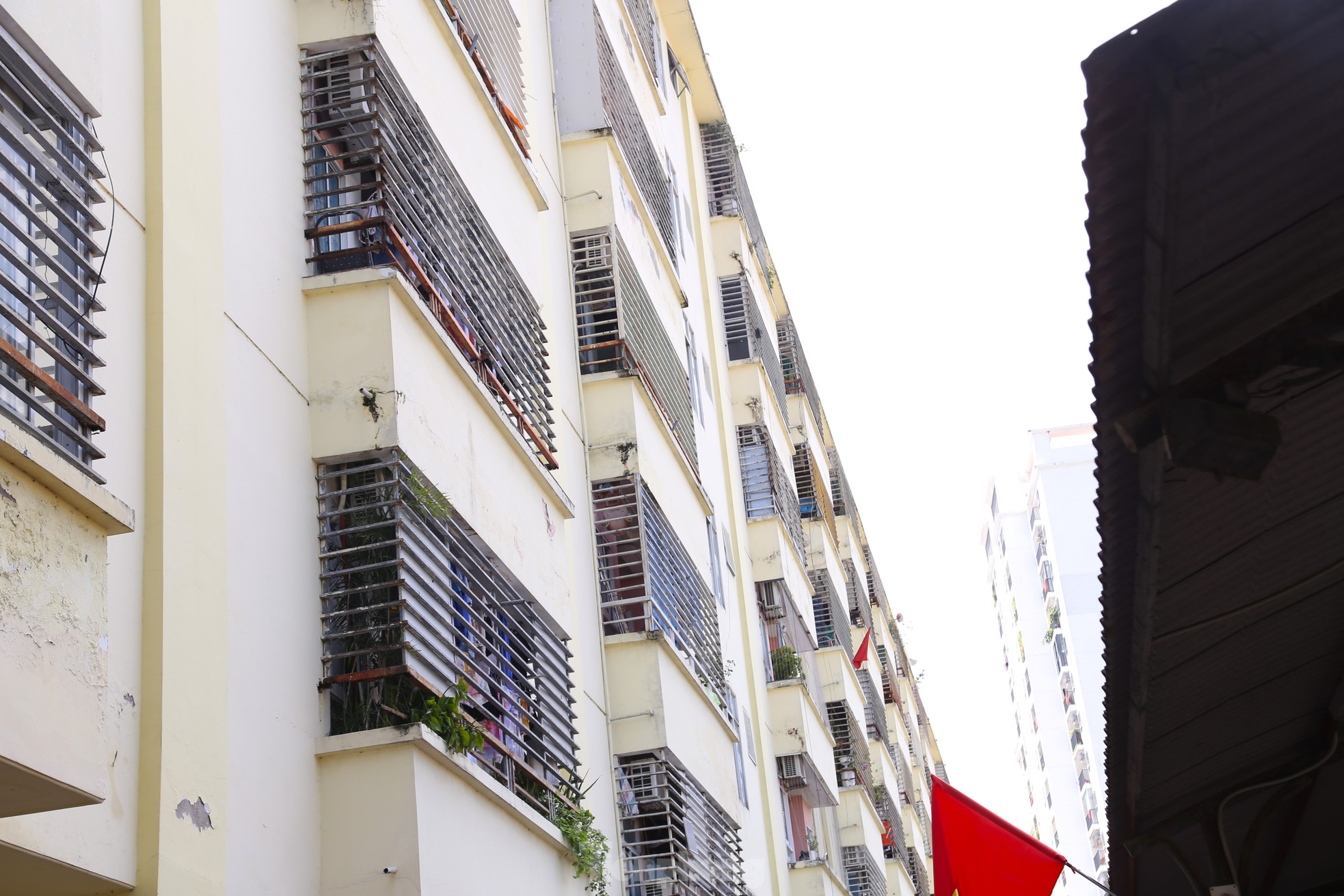 Nhiều chung cư ở Nghệ An bố trí điểm sạc xe điện riêng, có nơi cấm sạc qua đêm - Ảnh 4.