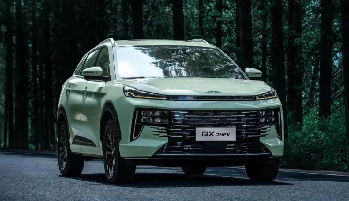 'Ông trùm' xe tải tại Việt Nam trình làng mẫu SUV ngang cỡ Mazda CX-5: mức tiêu thụ cực khiêm tốn 1,33 lít/100km với giá chỉ hơn 400 triệu đồng - Ảnh 1.