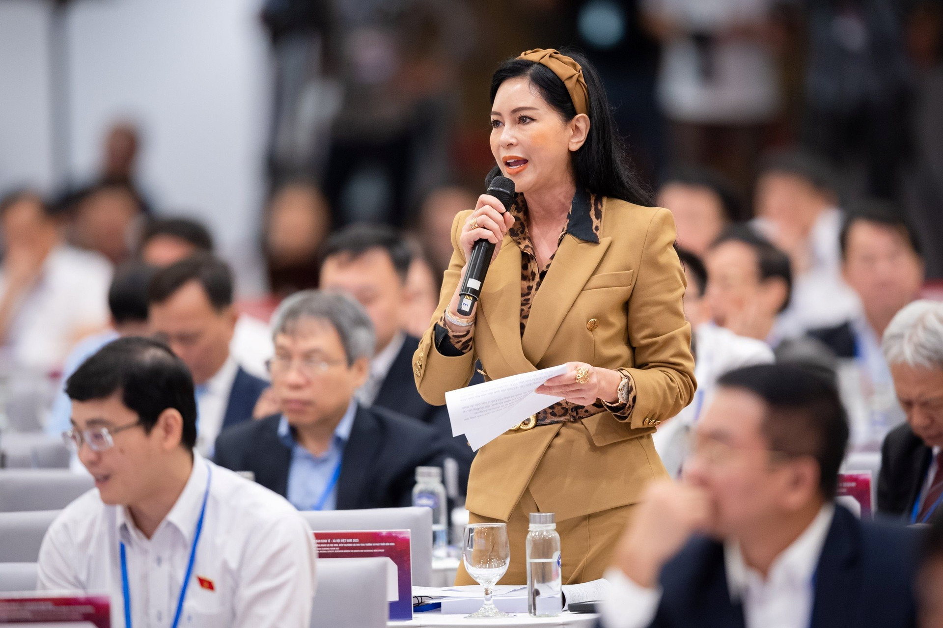 CEO Lê Hồng Thủy Tiên: Ngoài những doanh nghiệp rất liều, 'dùng thuốc tăng trọng', lớn nhanh, ngã bệnh, lăn đùng ra chết yểu thì vẫn có rất nhiều DN chân chính - Ảnh 1.