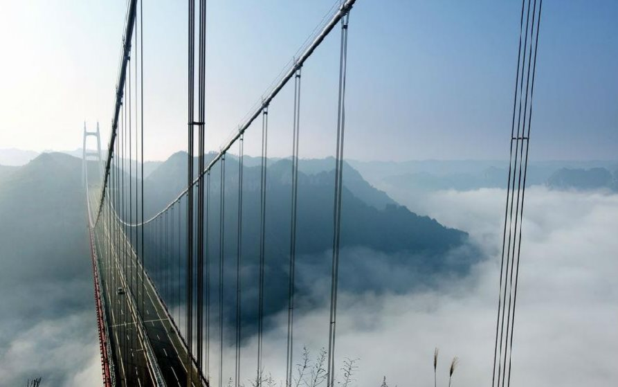 Xây cầu dây văng nằm "trên cả những đám mây", Trung Quốc khiến thế giới ngỡ ngàng với dự án như bước ra từ phim viễn tưởng - Ảnh 5.