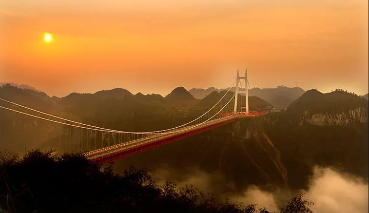 Xây cầu dây văng nằm "trên cả những đám mây", Trung Quốc khiến thế giới ngỡ ngàng với dự án như bước ra từ phim viễn tưởng - Ảnh 6.