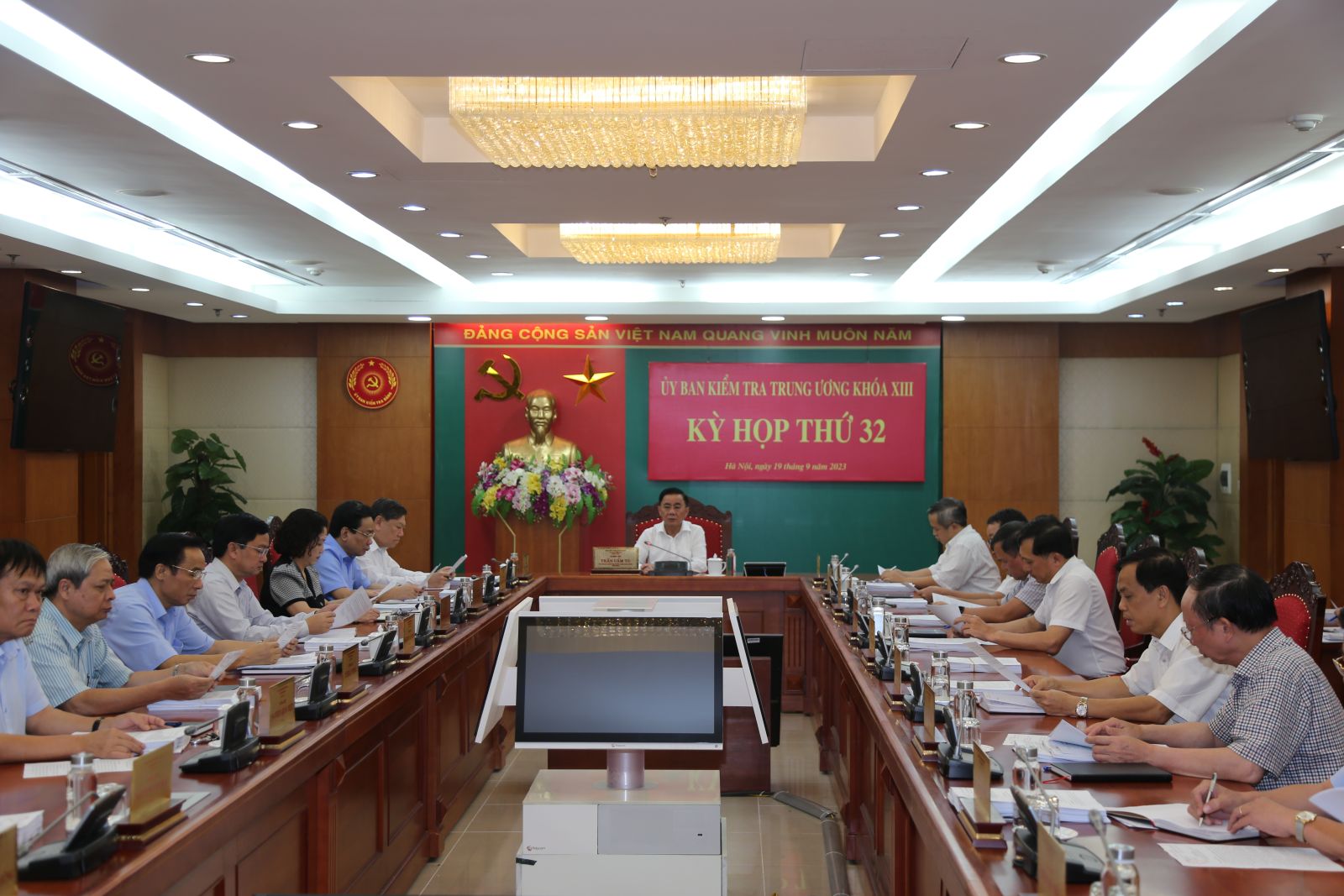 Liên quan FLC, AIC, đề nghị kỷ luật nguyên Bí thư Quảng Ninh Nguyễn Văn Đọc - Ảnh 1.