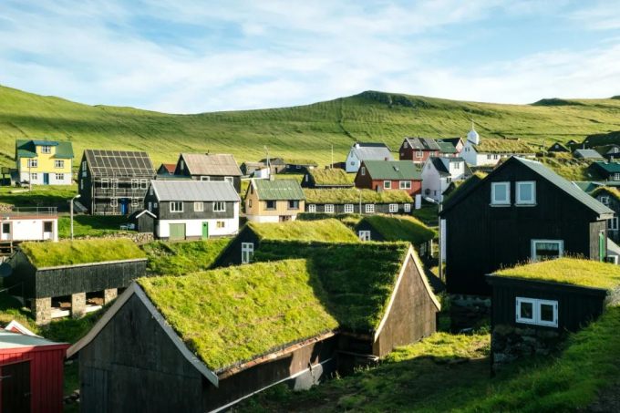 Faroe - quần đảo thiên đường của cừu và những ngôi nhà đầy sắc màu mọc trên cỏ xanh - Ảnh 2.