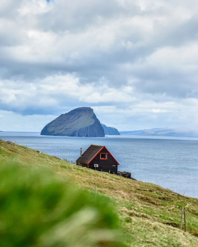 Faroe - quần đảo thiên đường của cừu và những ngôi nhà đầy sắc màu mọc trên cỏ xanh - Ảnh 1.