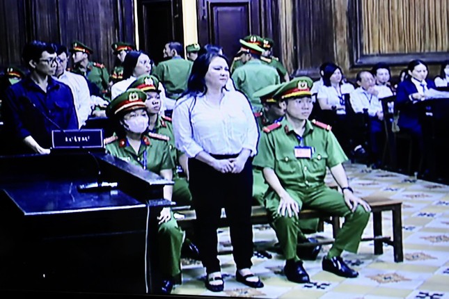 Bà Nguyễn Phương Hằng bị đề nghị mức án 3-4 năm tù - Ảnh 1.