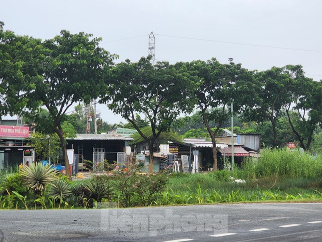 Tận thấy loạt dự án tạo quỹ đất dọc đường Nguyễn Hữu Thọ dính sai phạm - Ảnh 26.
