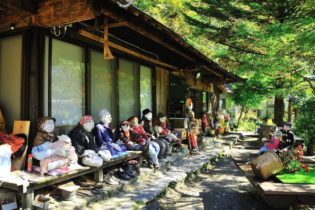 Những ngôi làng kỳ lạ bậc nhất Nhật Bản - Ảnh 4.