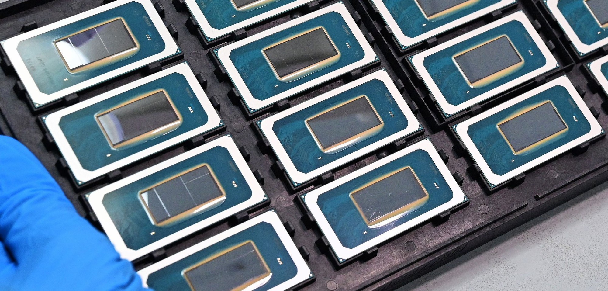 Intel chốt lịch ra mắt chip Core Ultra 'Hồ sao băng' mới nhất, riêng người dùng PC vẫn sẽ phải dùng lại chip đời cũ - Ảnh 2.