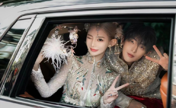 Cận cảnh đám cưới thế kỷ của cặp đôi hot nhất MXH xứ Trung: Cô dâu chú rể đẹp tựa tiên tử, từng chi tiết đều tựa cổ tích - Ảnh 1.