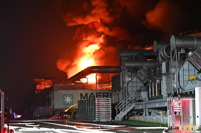 Chùm ảnh: Nổ nhà máy tại Đài Loan (Trung Quốc), lửa cháy bao trùm kinh hoàng khiến 103 người thương vong - Ảnh 1.