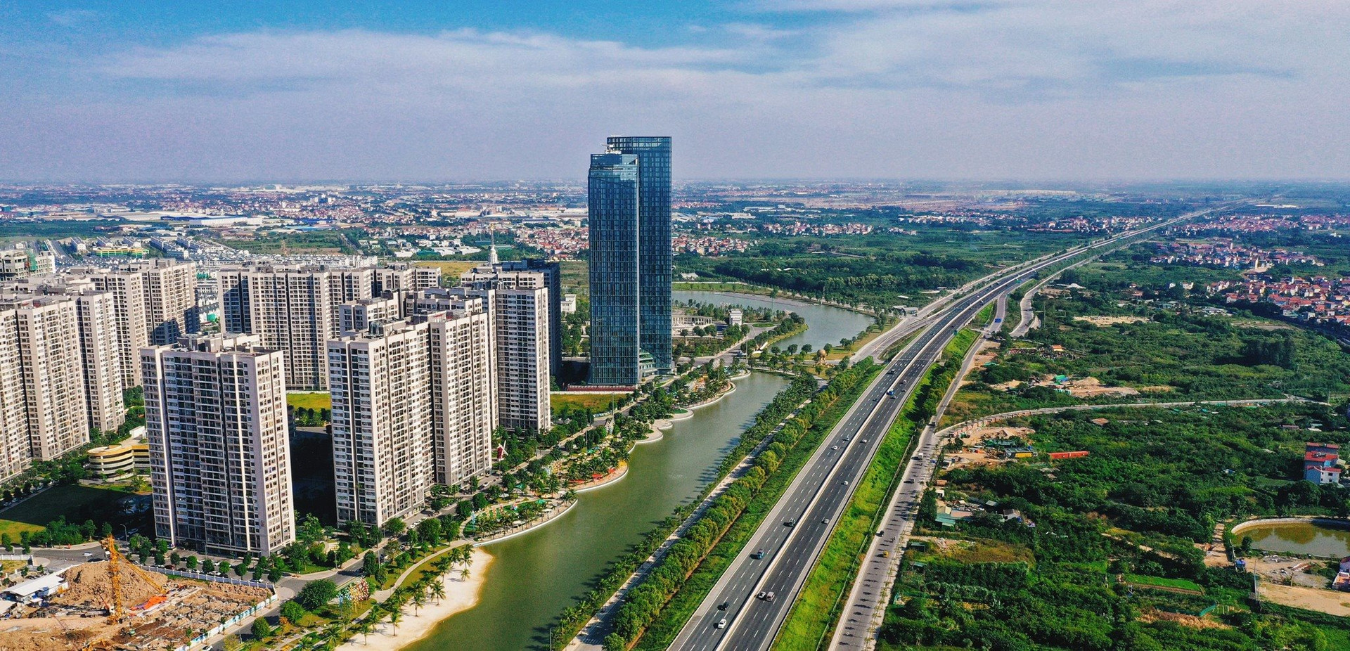 Huyện tại Thủ đô chuẩn bị lên quận: Quy tụ đại dự án to ngang ngửa quận Hoàn Kiếm, chục tỷ một kiot buôn quần áo, 12 xã và thị trấn gộp thành 6 phường - Ảnh 1.