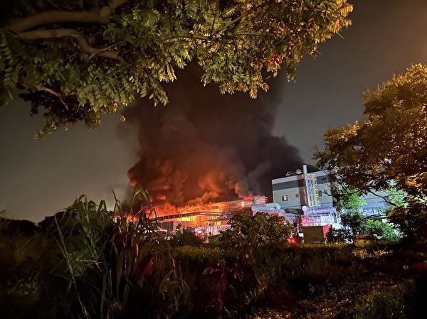 Chùm ảnh: Nổ nhà máy tại Đài Loan (Trung Quốc), lửa cháy bao trùm kinh hoàng khiến 103 người thương vong - Ảnh 2.