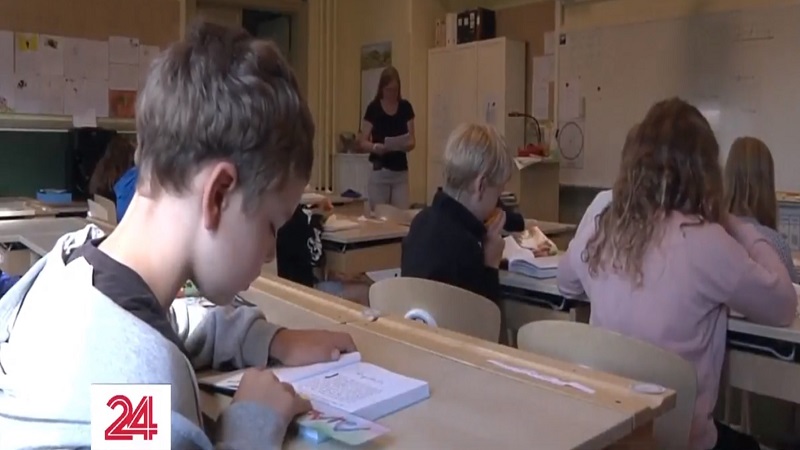 Thụy Điển giảm sử dụng màn hình điện tử tại trường học - Ảnh 2.