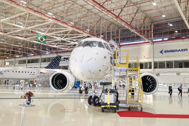 Thủ tướng đề nghị Tập đoàn hàng không vũ trụ Embraer mở rộng hoạt động tại Việt Nam - Ảnh 6.