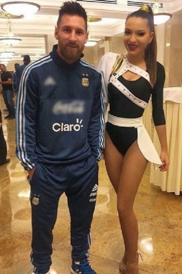 Tại sao Lionel Messi từ chối chạm vào bất kỳ người phụ nữ nào ngoại trừ vợ anh ấy? - Ảnh 3.