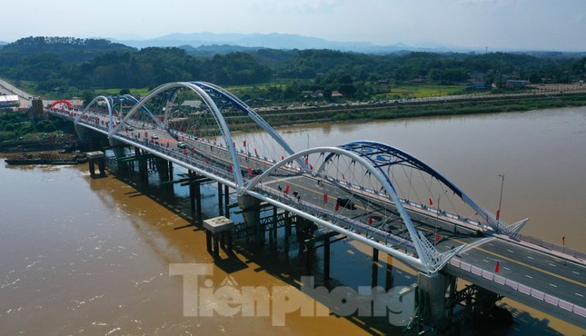 Khánh thành cây cầu hơn 600 tỷ đồng ở Yên Bái - Ảnh 4.