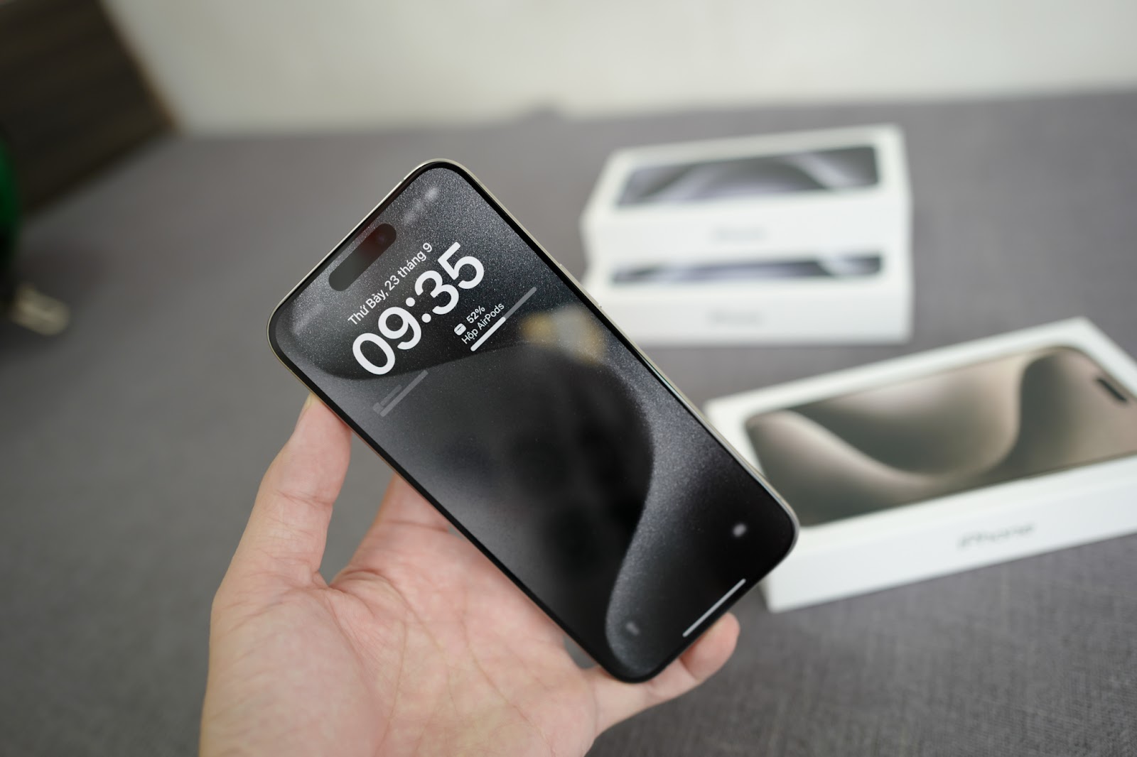 iPhone 15 Pro Max xách tay mất giá hơn 30 triệu đồng sau chưa đầy 1 tuần về Việt Nam - Ảnh 2.