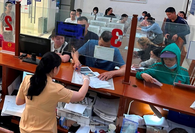 Quy trình thủ tục thay đổi, nhiều điểm đăng ký xe máy tại Hà Nội quá tải - Ảnh 8.