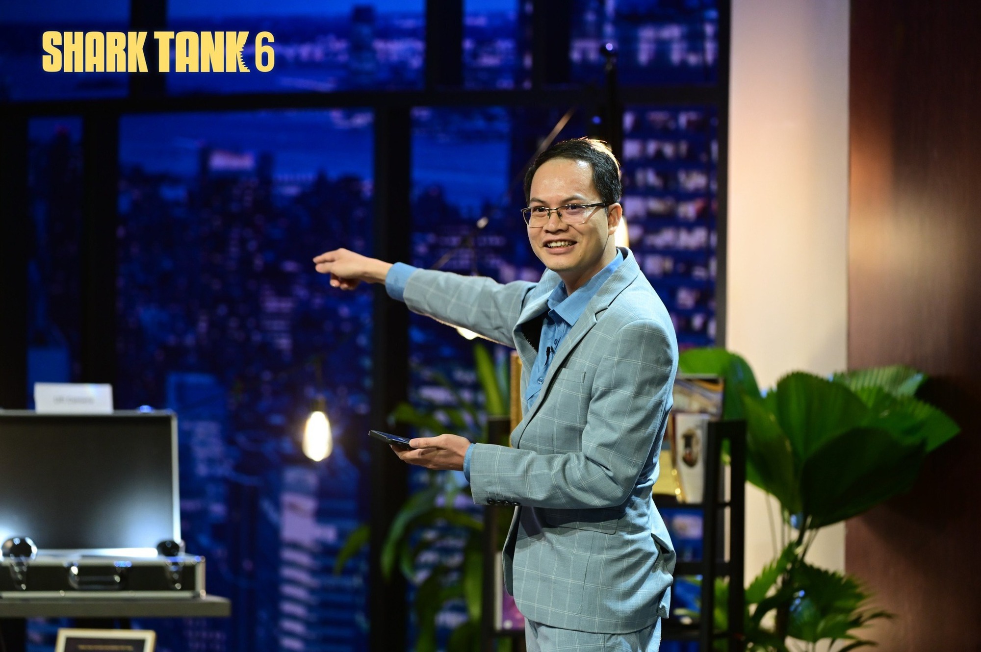 Shark Tuệ Lâm có ngay deal đầu tiên tại Shark Tank: Founder sở hữu hơn 100 bằng sáng chế nhưng doanh thu chỉ 1,8 tỷ đồng/năm - Ảnh 1.