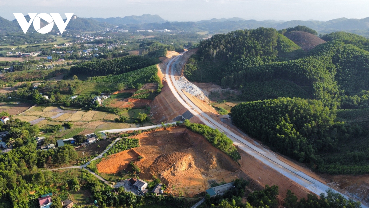 Hối hả thi công cao tốc Tuyên Quang - Phú Thọ sau khi được gộp giai đoạn 2 - Ảnh 19.