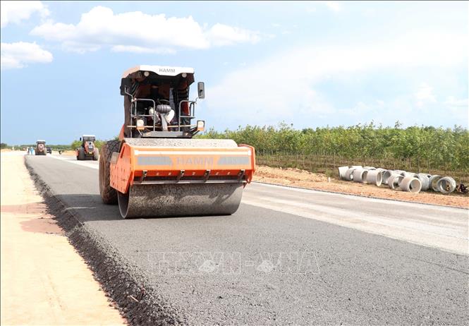 Mặt bằng sạch cao tốc Bắc Nam qua tỉnh Quảng Bình đã bàn giao gần 87% - Ảnh 1.