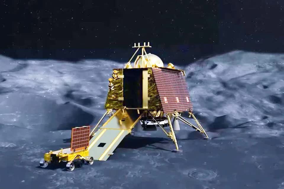 Không phải Helium-3, tàu Ấn Độ vừa tìm ra tài nguyên đắt giá trên Mặt trăng - Ảnh 1.