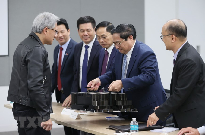 Chuyện chưa kể về cuộc làm việc đặc biệt của Thủ tướng Phạm Minh Chính và cỗ siêu máy tính nặng 32kg - Ảnh 3.