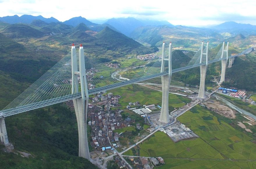 Xây cầu…cao ngang tòa nhà 100 tầng, chi phí khủng lên tới 7,3 nghìn tỷ, Trung Quốc khiến thế giới ngỡ ngàng với ‘công trình vượt cạn’ hàng đầu thế giới - Ảnh 1.