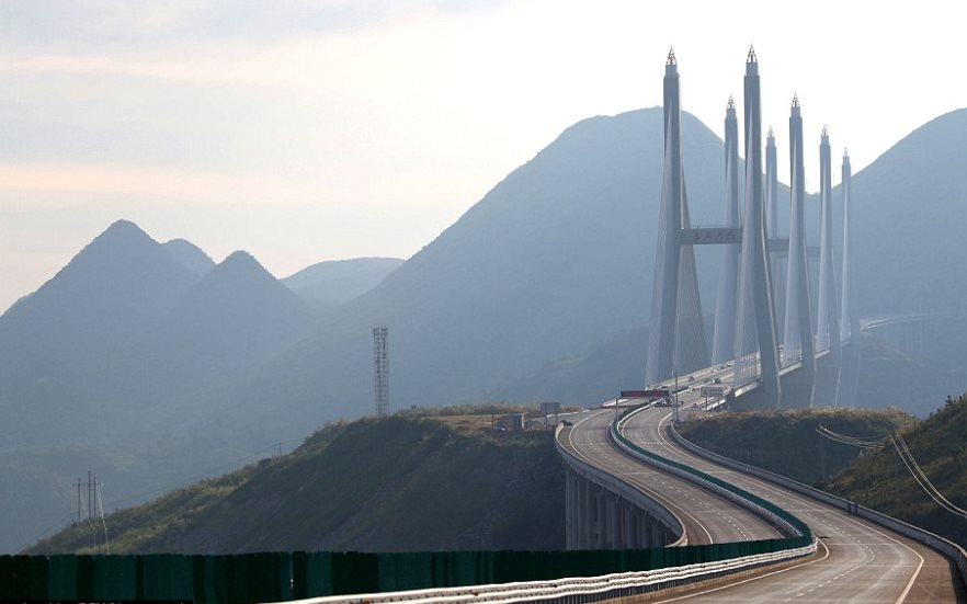 Xây cầu…cao ngang tòa nhà 100 tầng, chi phí khủng lên tới 7,3 nghìn tỷ, Trung Quốc khiến thế giới ngỡ ngàng với ‘công trình vượt cạn’ hàng đầu thế giới - Ảnh 2.