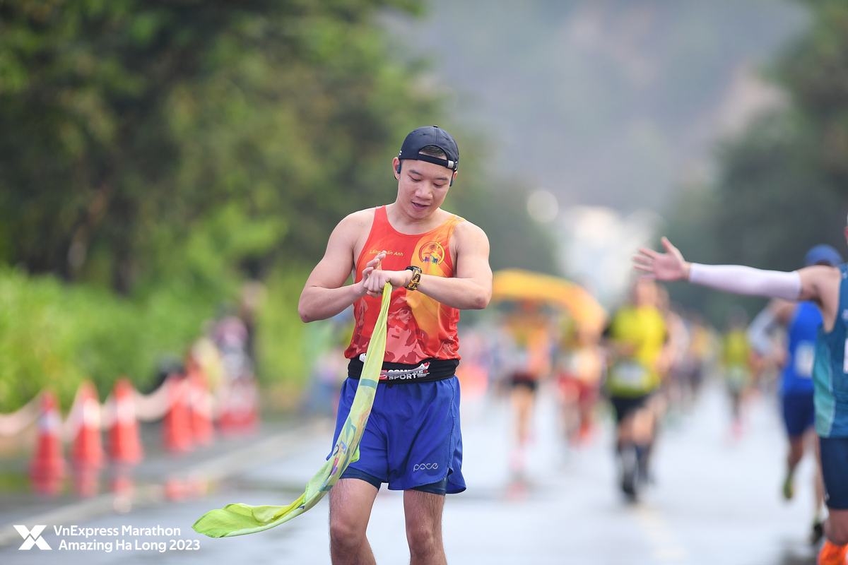 Phát hiện mắc K khi mới 29 tuổi, chàng chiến sỹ công an vực dậy bản thân bằng chuyến đạp xe xuyên Việt, chinh phục Full Marathon với thành tích đáng nể - Ảnh 5.