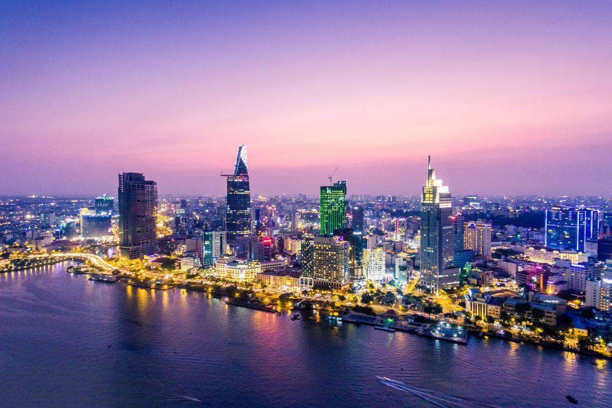 Tăng trưởng kinh tế 2023 của Việt Nam được dự báo cao hay thấp so với Thái Lan, Singapore và các nước láng giềng? - Ảnh 1.