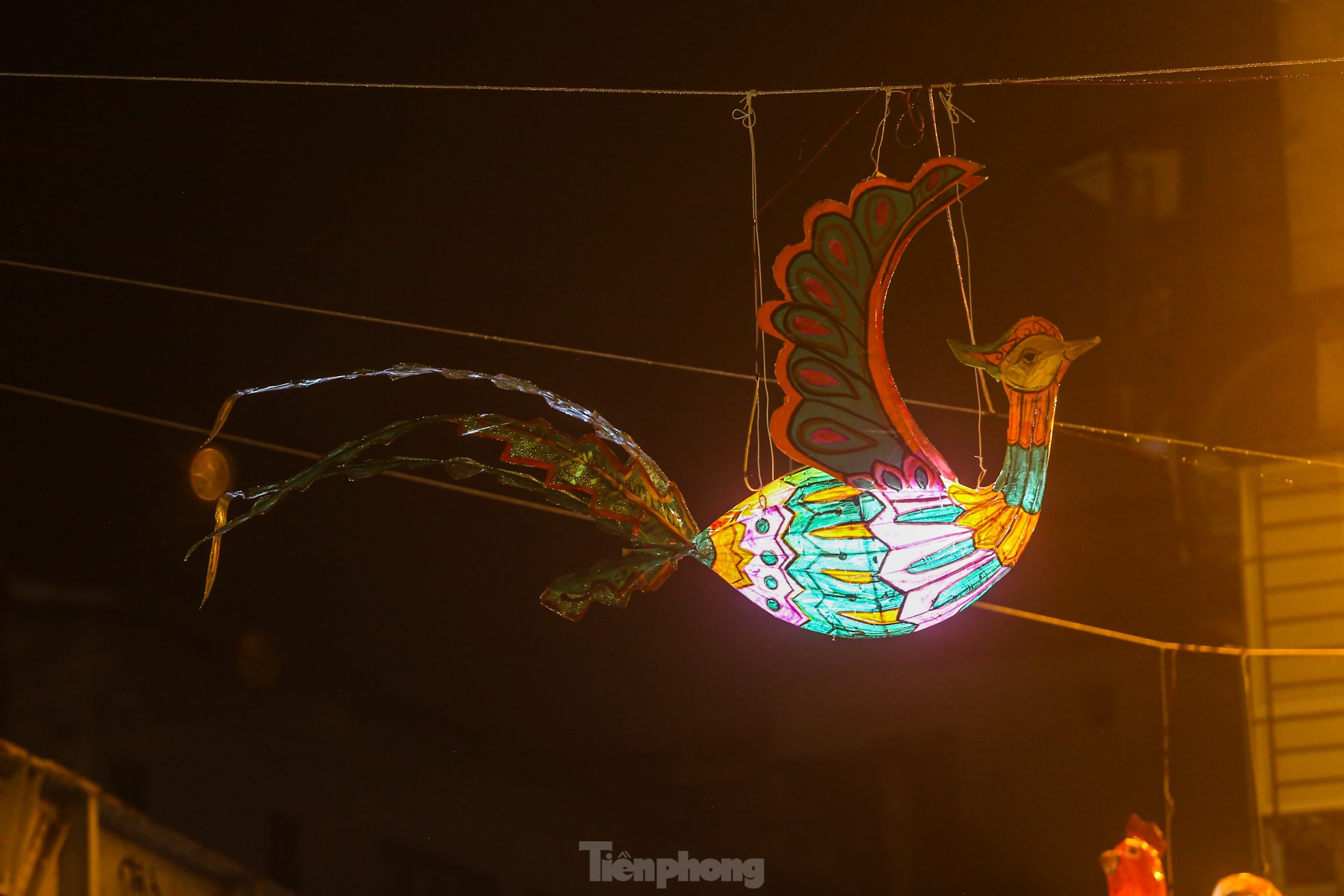 Độc lạ đèn trung thu truyền thống 'lơ lửng' trên những con phố cổ Hà Nội - Ảnh 11.