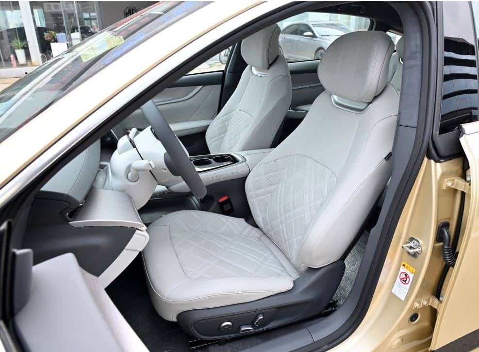 Mẫu sedan 'nhìn là mê' đối đầu Toyota Camry: đi 200 km không 'ăn' xăng, giá chỉ từ 520 triệu đồng - Ảnh 6.