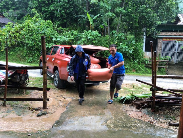 Nghệ An: 1.734 nhà dân bị ngập, 322 hồ đập đầy nước do mưa lũ - Ảnh 16.