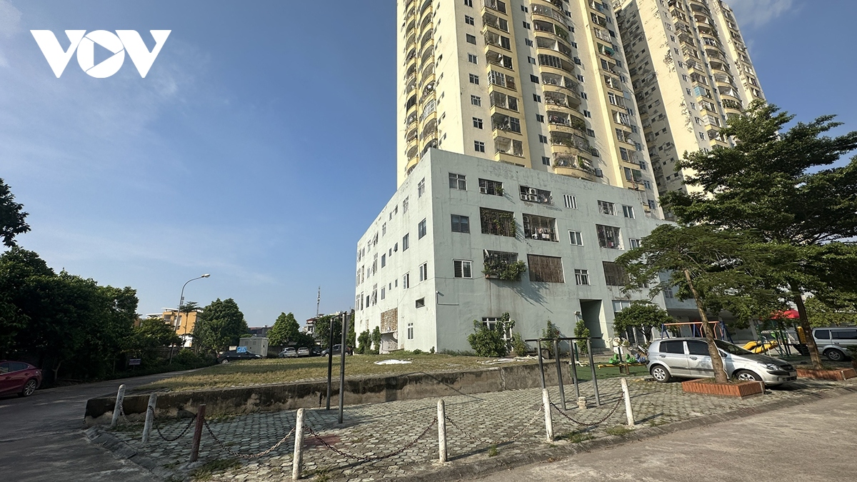 Hàng trăm hộ dân mua căn hộ chung cư 79 Thanh Đàm lo mất nhà - Ảnh 2.