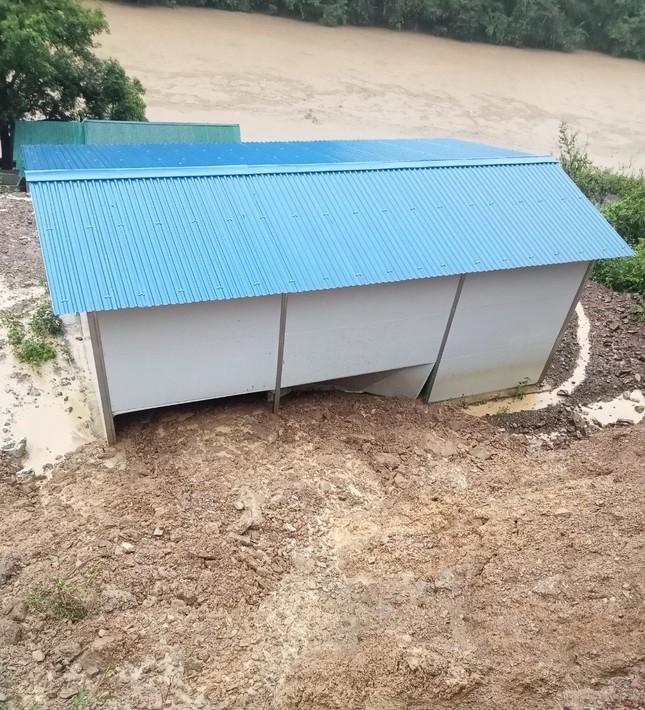 Nghệ An: 1.734 nhà dân bị ngập, 322 hồ đập đầy nước do mưa lũ - Ảnh 2.