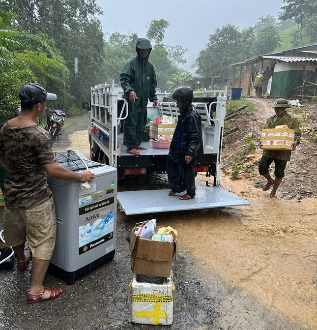 Nghệ An: 1.734 nhà dân bị ngập, 322 hồ đập đầy nước do mưa lũ - Ảnh 6.