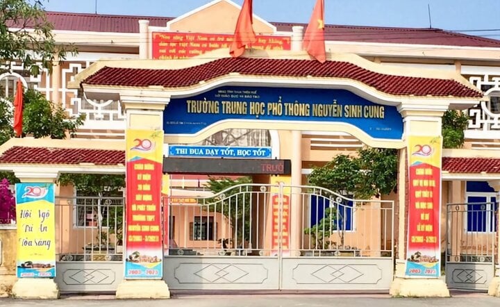 Lộ đề thi học kỳ toàn tỉnh Thừa Thiên - Huế: Kỷ luật hiệu trưởng một trường THPT - Ảnh 1.