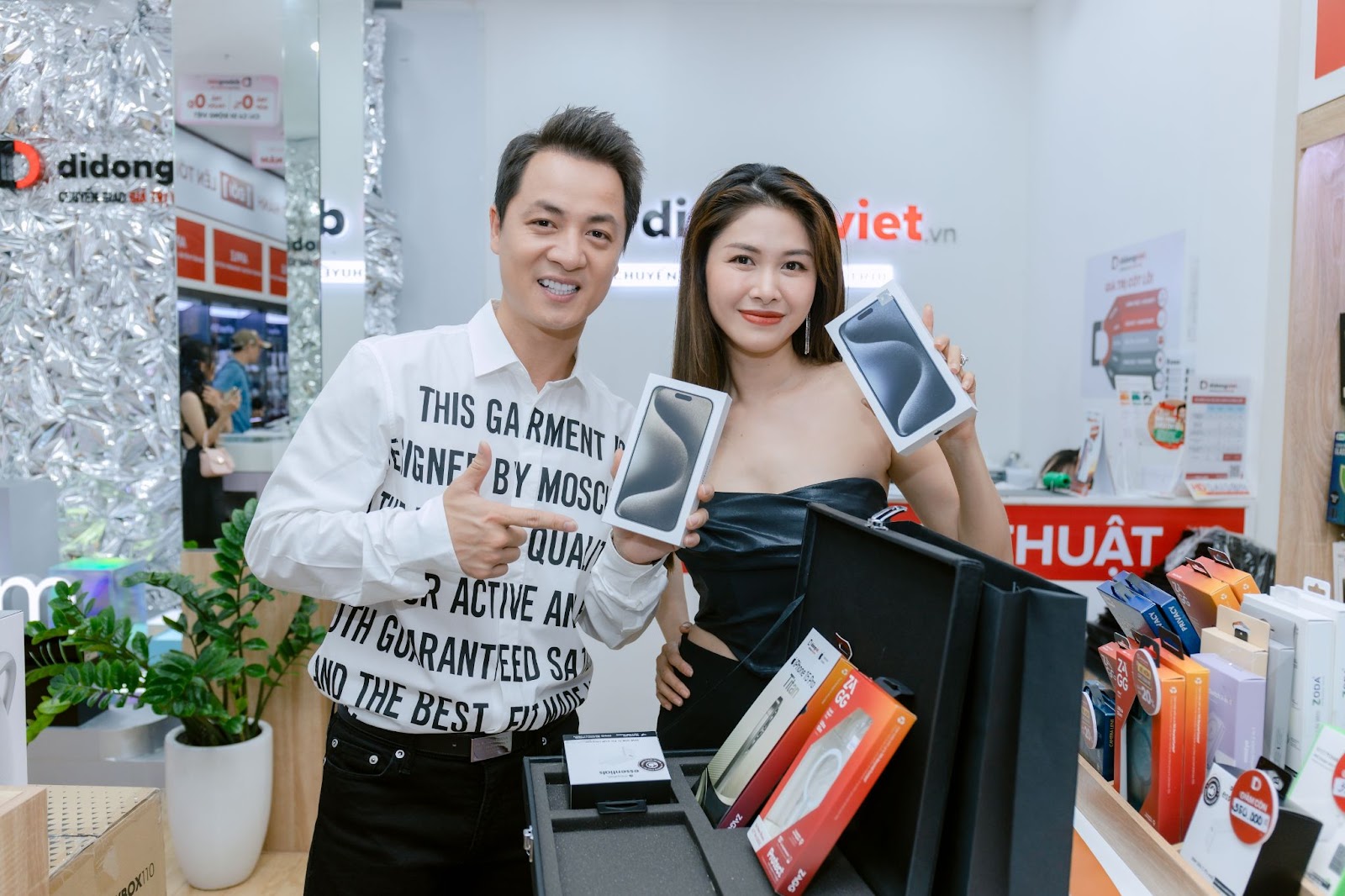 Phone 15 chính thức mở từ 0h tại Việt Nam: Các hệ thống cháy sạch hàng, thu về trăm tỷ trong 1 đêm - Ảnh 8.