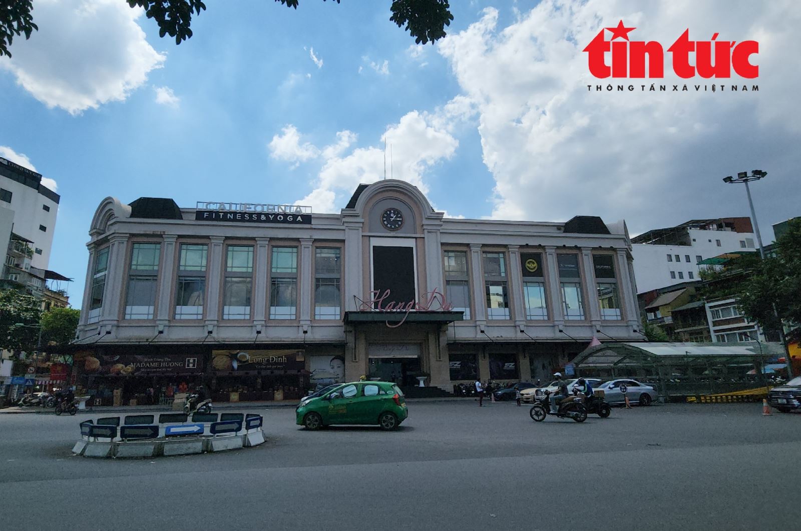 'Kỳ lạ' chợ trung tâm Hà Nội chỉ thấy người bán, không thấy người mua - Ảnh 1.