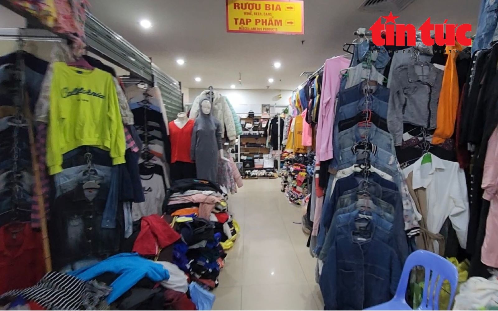 'Kỳ lạ' chợ trung tâm Hà Nội chỉ thấy người bán, không thấy người mua - Ảnh 9.