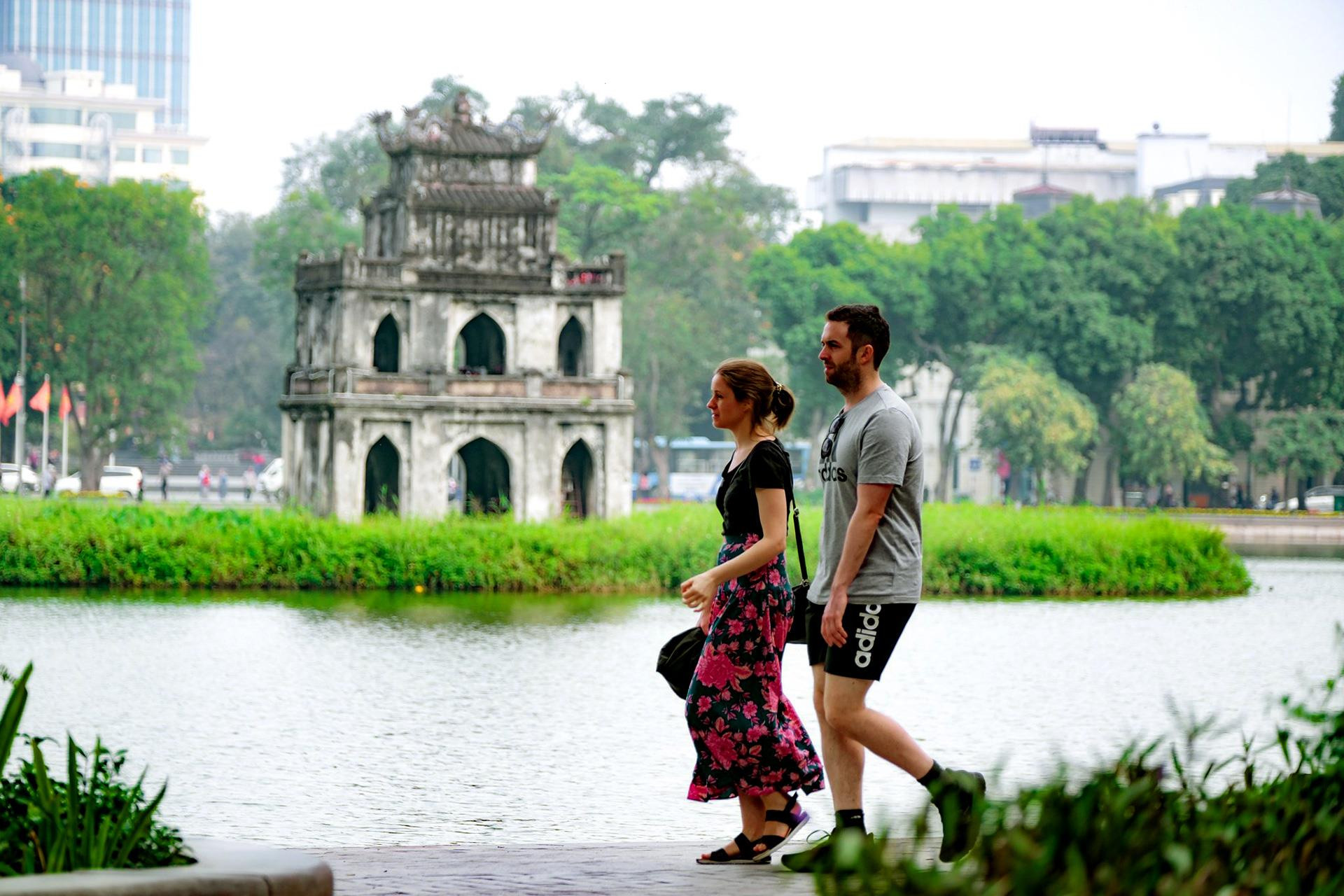 Du lịch Phú Quốc, Nha Trang, Hà Nội: Thị trường nào đang phục hồi tốt hơn? - Ảnh 1.