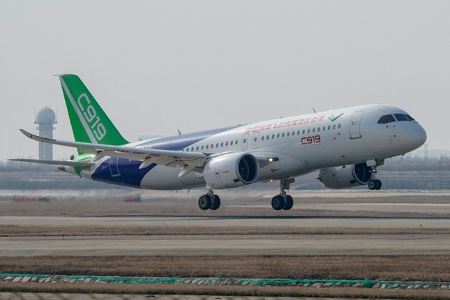 Máy bay 'made in China' nhận đơn hàng kỷ lục - Ảnh 1.