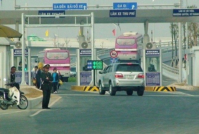 Thí điểm thu phí không dừng xe vào sân bay Nội Bài, Tân Sơn Nhất - Ảnh 1.