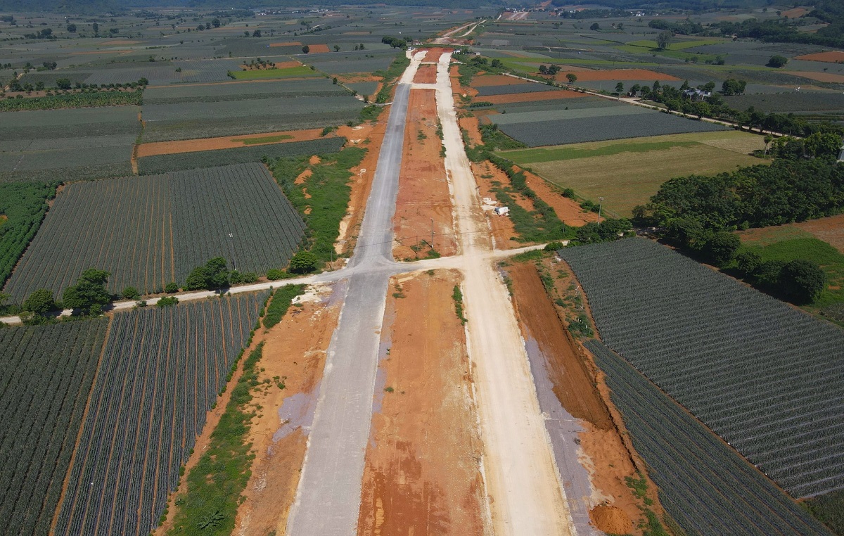Choáng ngợp tuyến đường Đông - Tây 23 km tiêu tốn gần 2.000 tỉ đồng ở Ninh Bình - Ảnh 5.