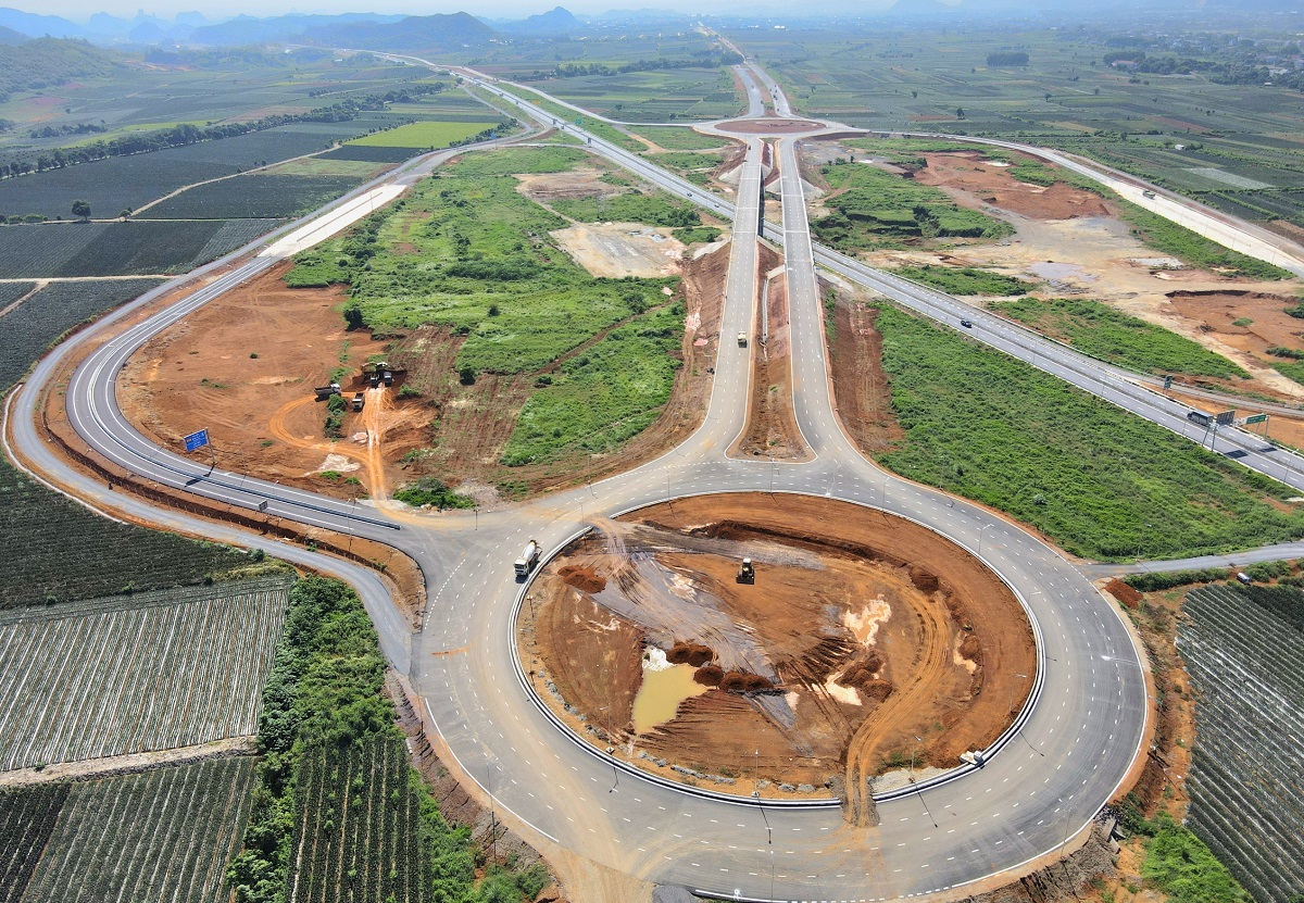 Choáng ngợp tuyến đường Đông - Tây 23 km tiêu tốn gần 2.000 tỉ đồng ở Ninh Bình - Ảnh 6.
